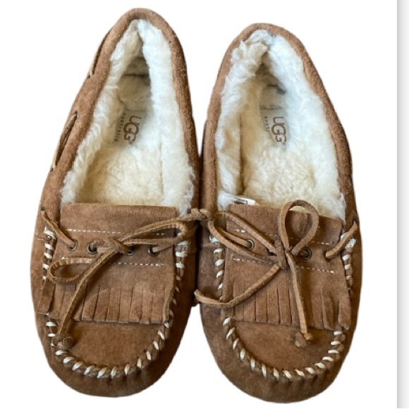 UGG Shoes - UGG women’s sizing tan slippers with tassels size 5